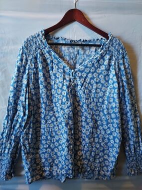 Women's Blue Daisy-Print Peasant Top with Smocked Yoke